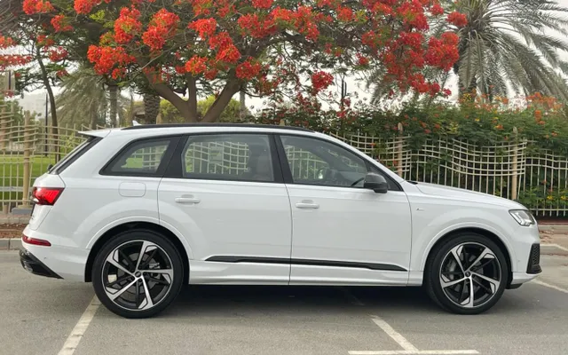 AUDI Q7 - image 2