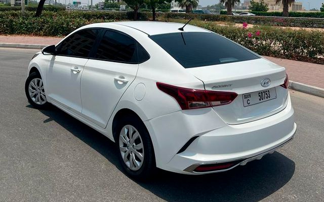 Hyundai Accent - image 4