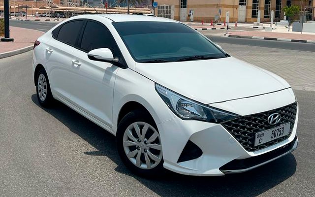 Hyundai Accent - image 3
