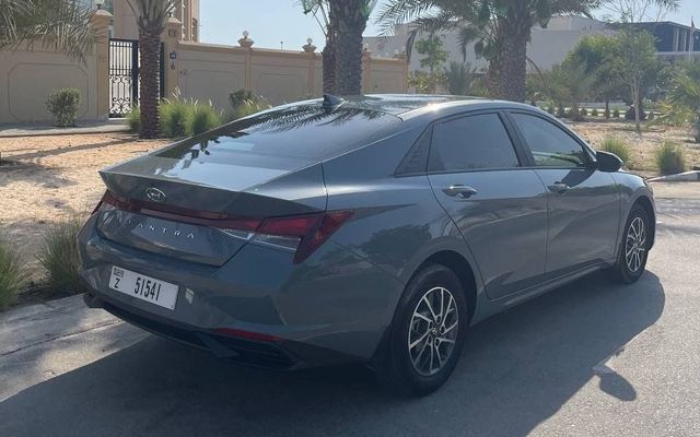 HYUNDAI ELANTRA - image 2