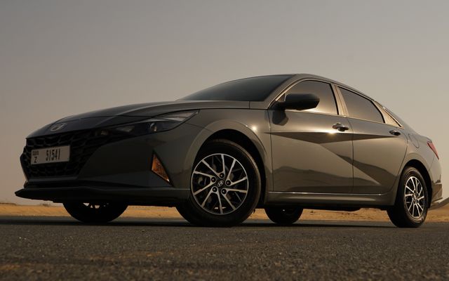 HYUNDAI ELANTRA - image 2