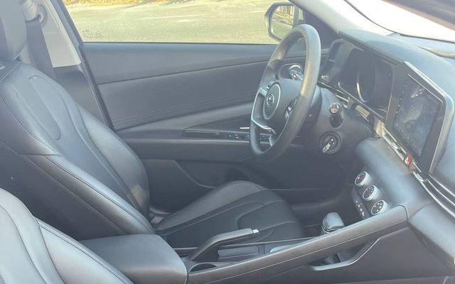 HYUNDAI ELANTRA - image 4
