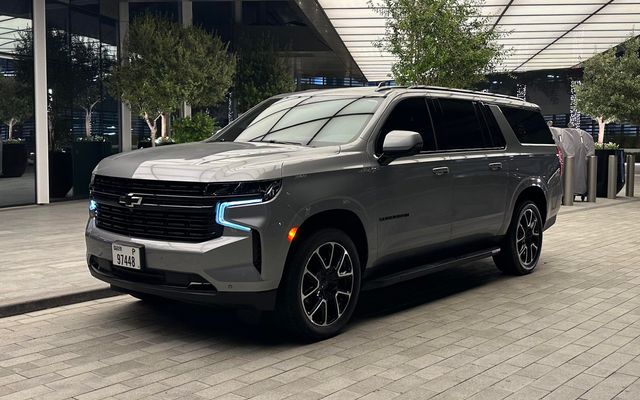 Chevrolet Suburban - image 1