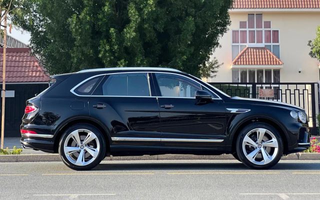 BENTLEY BENTAYGA - image 2