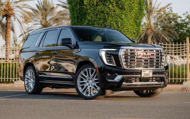GMC Yukon Denali - image 1