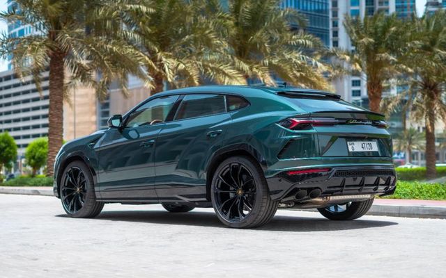 Lamborghini  URUS - image 4