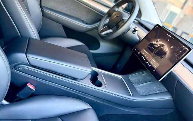 TESLA MODEL Y 2022 - image 4
