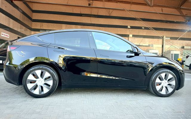 TESLA MODEL Y 2022 - image 2