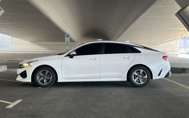Kia K5 - image 2