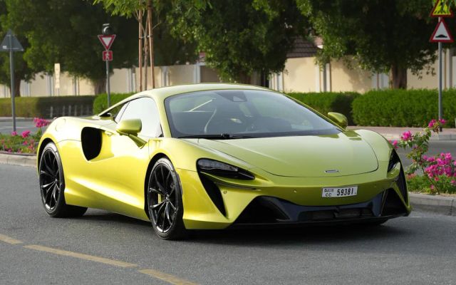 MCLAREN ARTURA - image 1