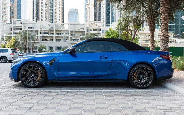 BMW M4 - image 2