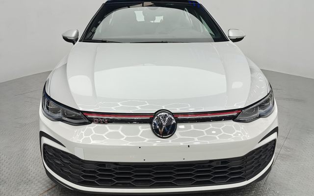 VOLKSWAGEN GOLF GTI - image 3