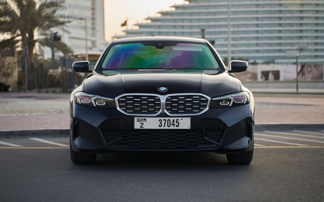 BMW 330 - image 3