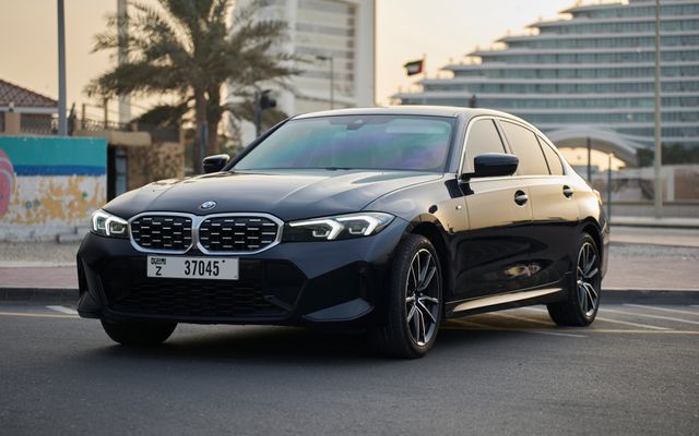 BMW 330 - image 1