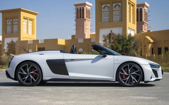 Audi R8 Spyder - image 4