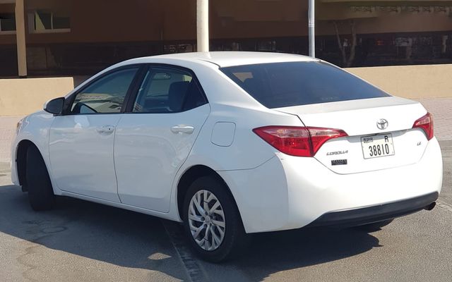 Toyota Corolla - image 2