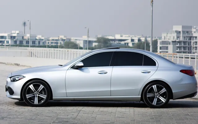 Mercedes C300 - image 2