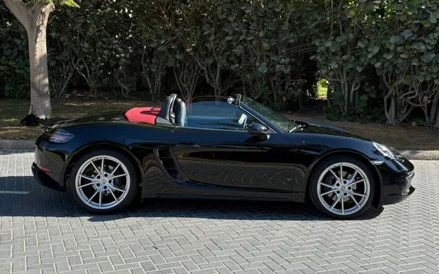 PORSCHE BOXTER 718 CONVERTIBLE - 2024 - image 2