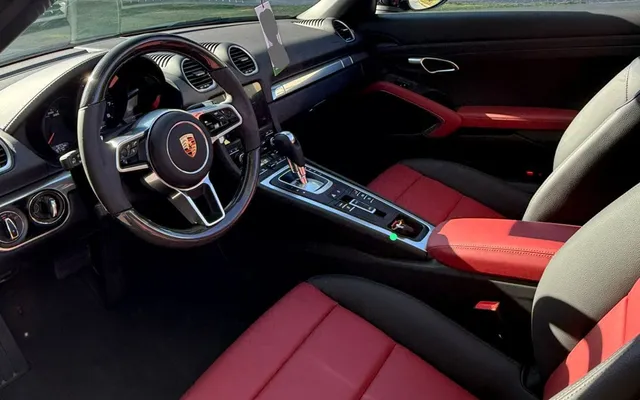 PORSCHE BOXTER 718 CONVERTIBLE - 2024 - image 4