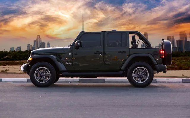 Jeep Wrangler Sahara Convertible - image 3