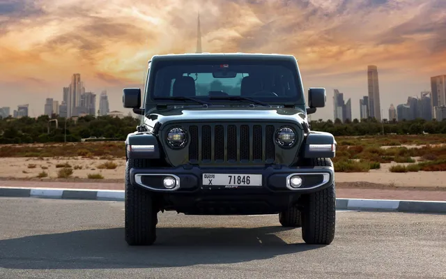 Jeep Wrangler Sahara Convertible - image 2