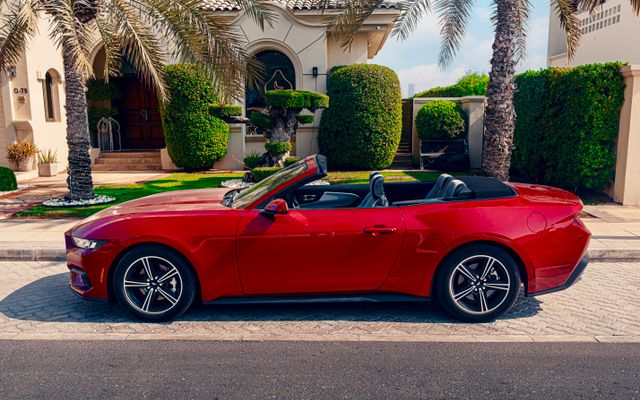 Ford Mustang - image 2