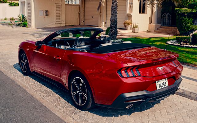 Ford Mustang - image 4