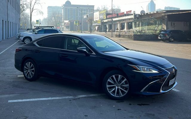 LEXUS ES - image 1