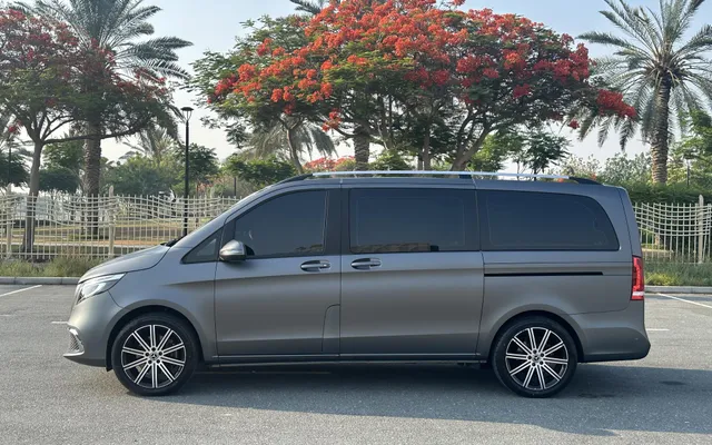Mercedes V250 - image 2