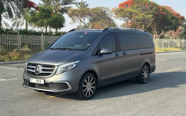Mercedes V250 - image 1