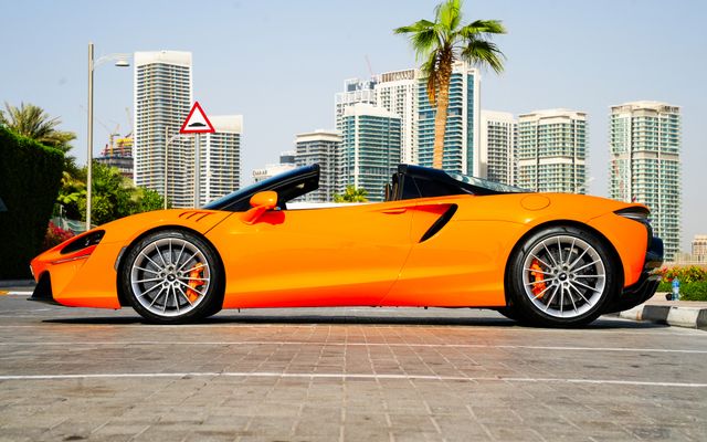 MCLAREN ARTURA - image 2