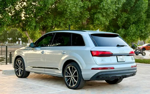 Audi Q7 - image 4