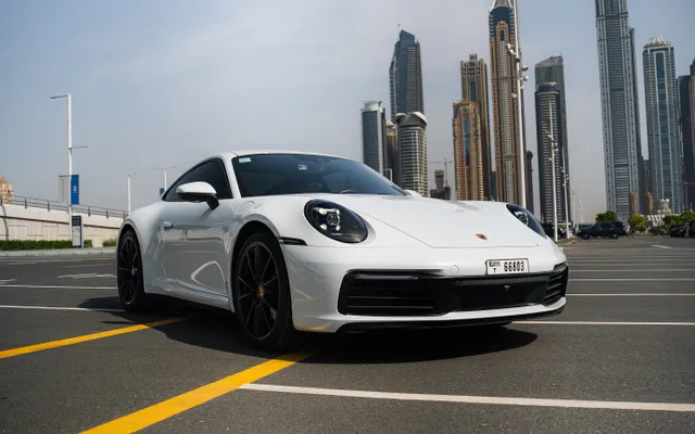 PORSCHE 911 CARRERA 4 - image 1