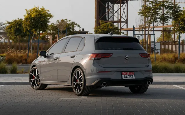 VOLKSWAGEN GOLF GTI 20L - image 4