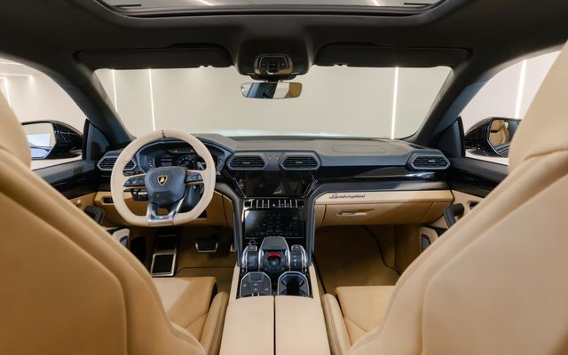 Lamborghini  URUS - image 4