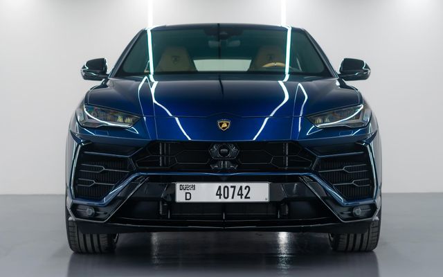 Lamborghini  URUS - image 3