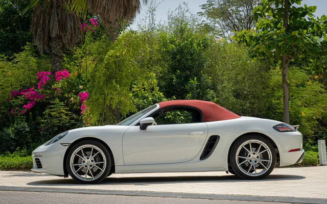 Porsche  Boxster - image 2