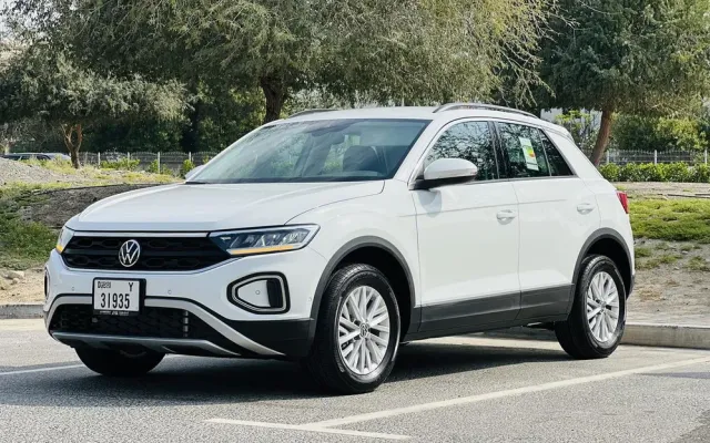 VOLKSWAGEN T-ROC LIFE+ - image 1