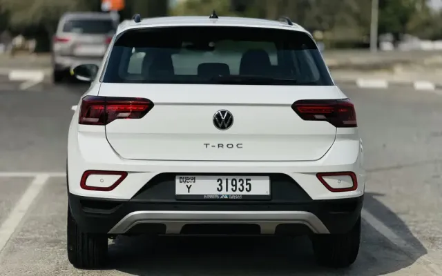 VOLKSWAGEN T-ROC LIFE+ - image 4