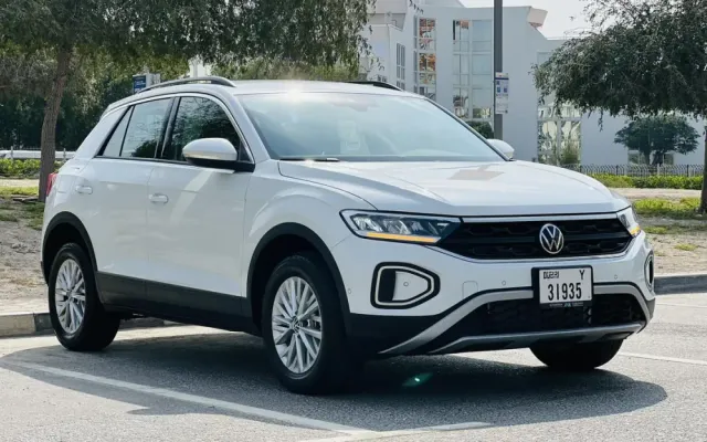 VOLKSWAGEN T-ROC LIFE+ - image 3