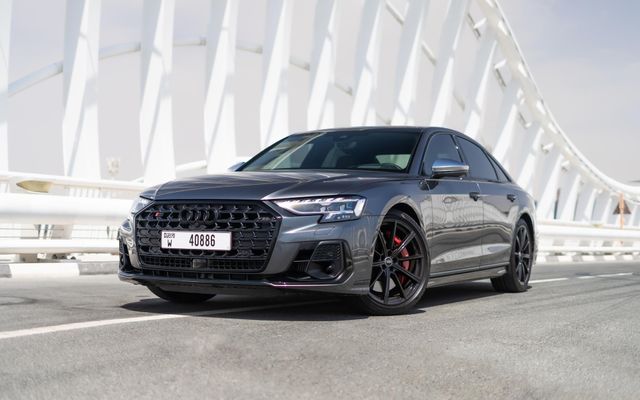 Audi S8 - image 4