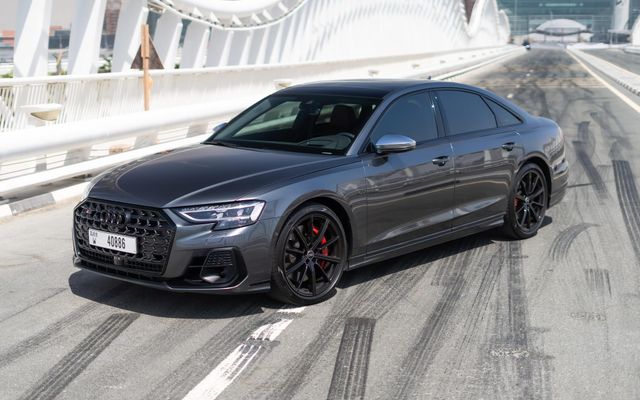 Audi S8 - image 1