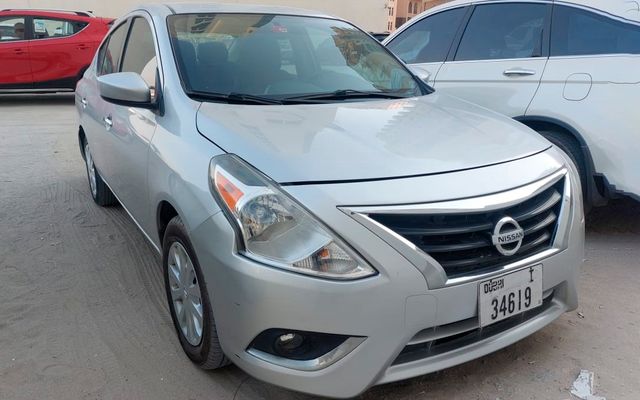 NISSAN VERSA - image 2