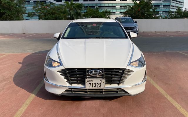 Hyundai Sonata - image 3