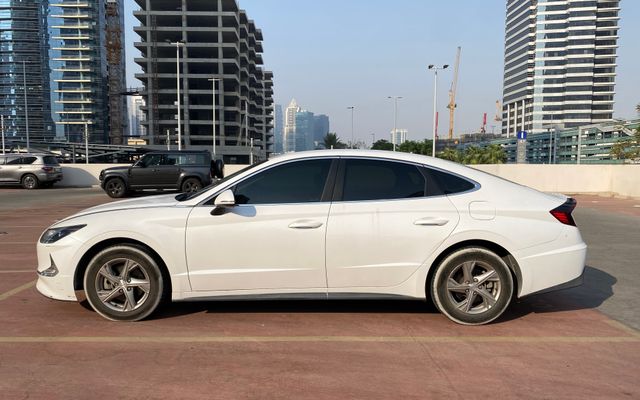 Hyundai Sonata - image 2