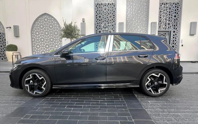 Volkswagen Golf R Line 2025 - image 2