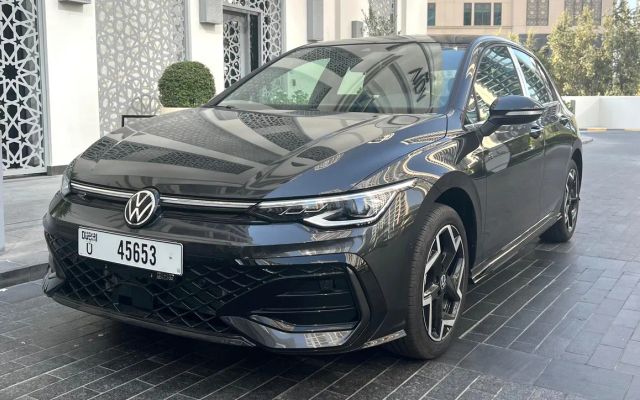 Volkswagen Golf R Line 2025 - image 1