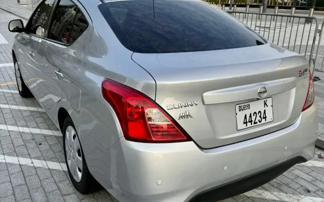 NISSAN SUNNY - image 3