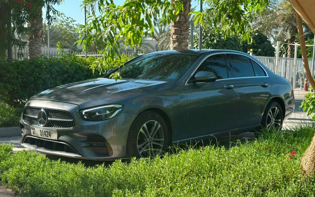 MERCEDES E200 - image 1