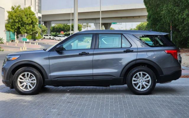 Ford Explorer - image 2
